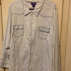 Lightweight chambray pearl snap long sleeve top